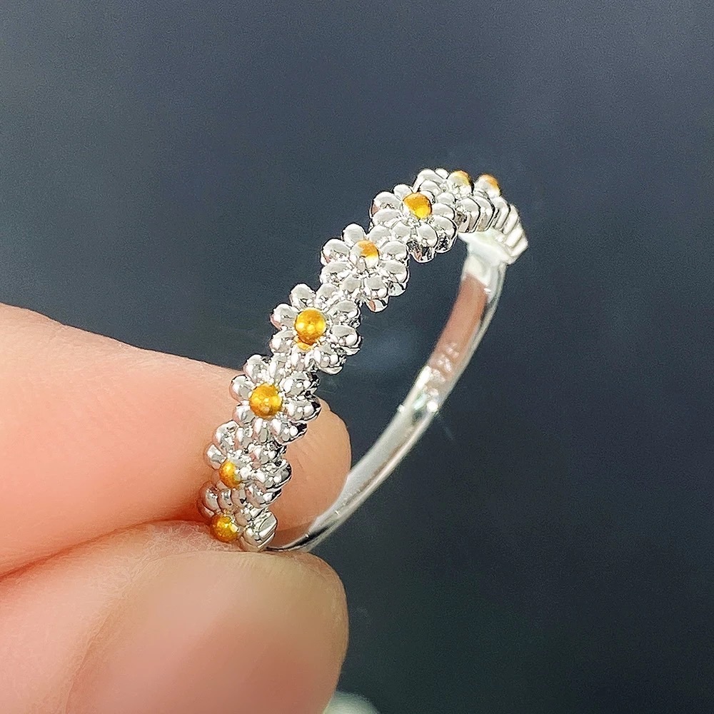 New Women’s 925 Silver Small Daisy Flower Ring - Picture 2 of 6